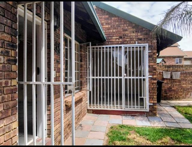 3 BEDROOM SIMPLEX FOR SALE IN BIRCHLEIGH